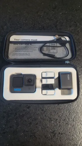 GoPro Hero 11 Black Kit Profissional - Pouco Uso + 3 Baterias e Acessórios Originais