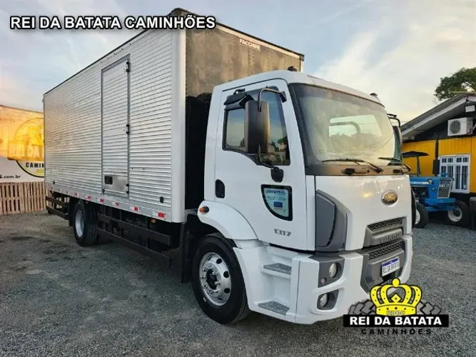 Ford Cargo 1317 Báu Furgão