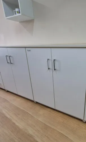 Armário balcão em MDF branco