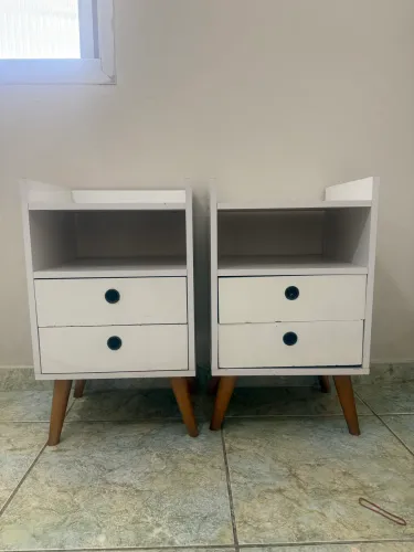 2 criados mudos por 150