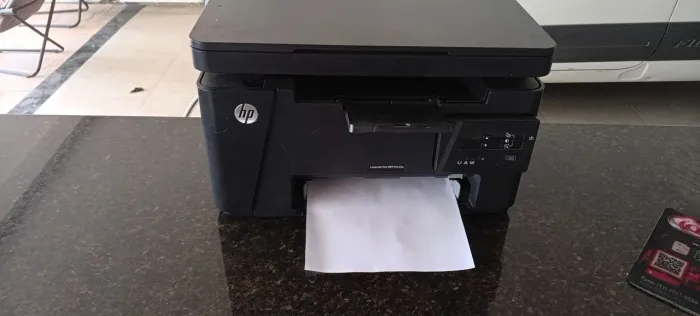 Impressora, copiadora e scanner HP M125a semi nova