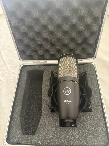 microfone condensador AKG P220