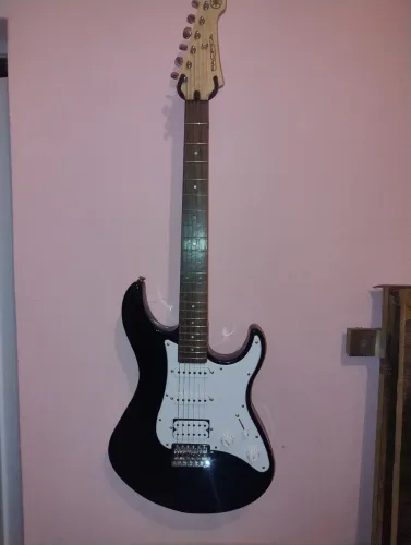 Guitarra Yamaha pacifica