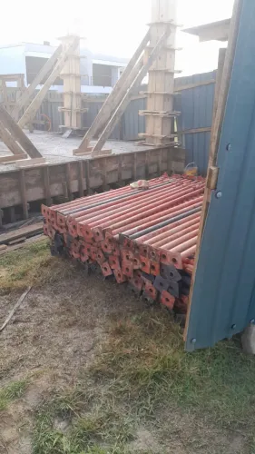 Escoras metálicas semi novas 