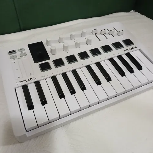 Arturia Minilab 3 teclado controlador MIDI