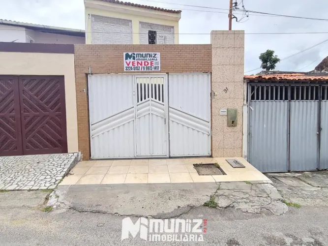 VENDE-SE CASA C/02 PAVIMENTOS NO CIRURGIA