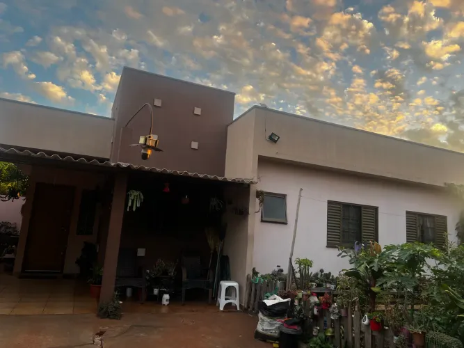 VENDO/TROCO  CASA JD. IMPERIAL -ASTORGA 3 DORM EM COND. FECHADO
