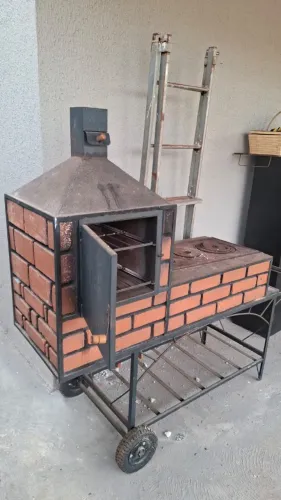 churrasqueira rustica, com forno assadeira e fogão a lenha.