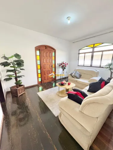Casa à Venda no Bairro Glória com 193m², Suíte e Quintal Ref.:22509