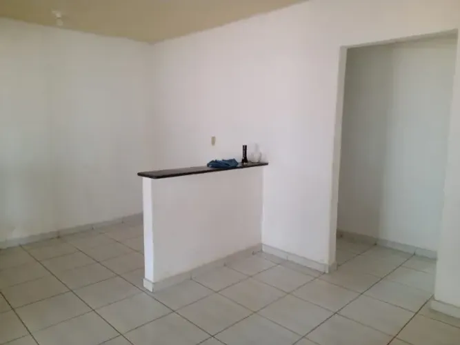 Vendo lote 1.340mtrs², c/casa de 3 Quartos e demais comodos, Bairro Dom Camilo/PL.
