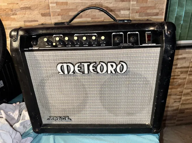 Amplificador Meteoro Space 50 Para Guitarra De 50w  600,00