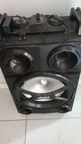 Caixa de som funcionando normalmente( só a bateria que está fraca)