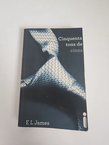 Livro Cinquenta Tons de Cinza - E L James