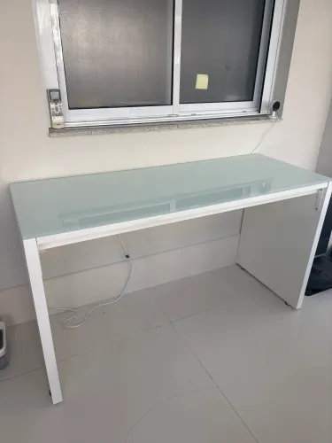 Aparador Branco com Vidro Leitoso