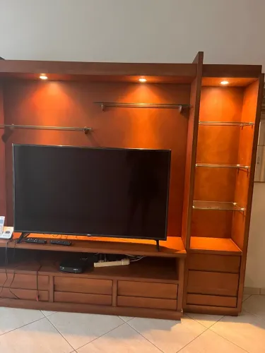 Rack de Madeira com Iluminação embutida