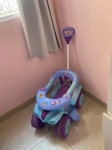 Motoca infantil menina