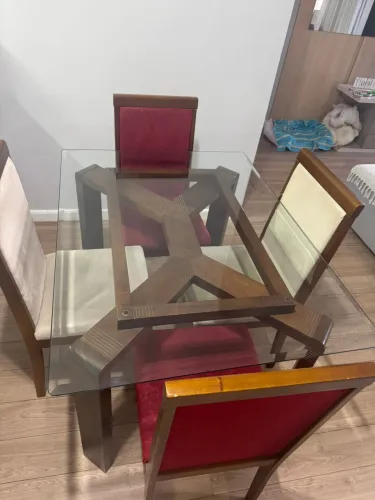 Mesa com 4 cadeiras