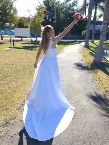 Vestido de noiva com anágua 