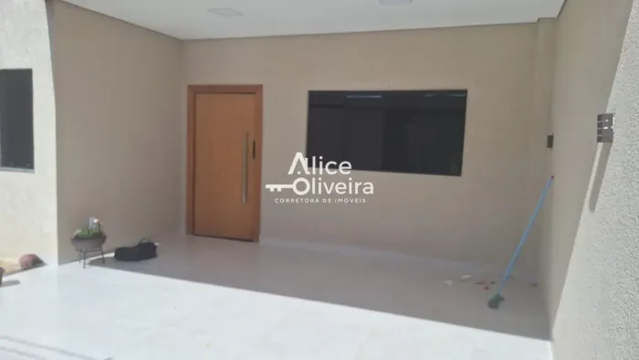 Casa à Venda com 2 quartos, 2 banheiros, 2 vagas e 130m² por R$ 450.000