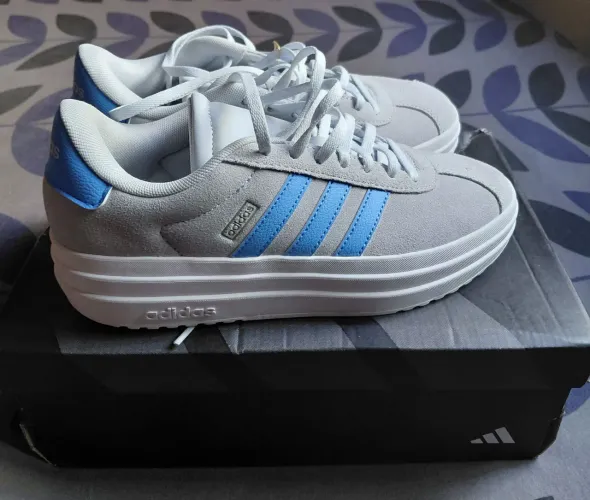 Tenis adidas 