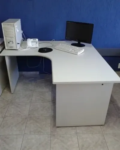 3 mesas escritório grandes marca Riccó $ 170 cada + cadeira - MDF grosso/estrutura de aço