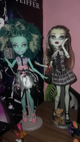troca ou venda bonecas Monster High 