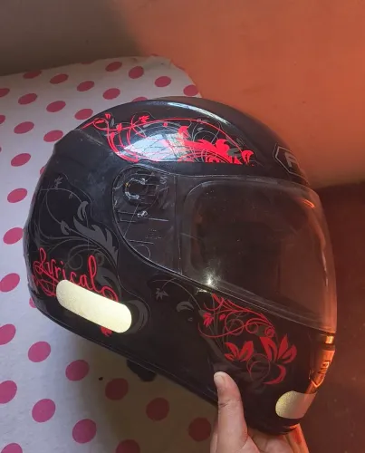 Capacete feminino