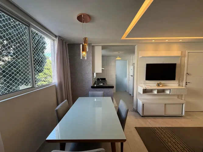 OPORTUNIDADE! Apartamento com suite e varada, de 2 quartos no Ana Lúcia.