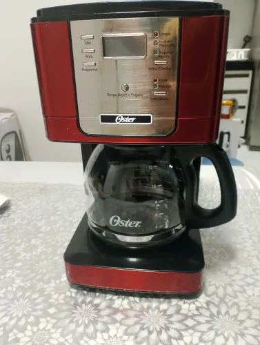 Cafeteira Oster programável seminova, usei apenas três vezes