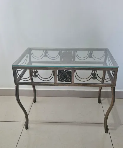 Mesa de ferro com vidro