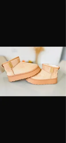 Bota ugg nova caramelo
