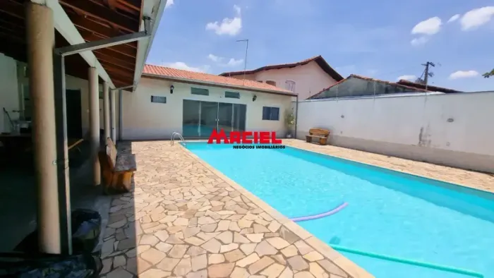 TC - Casa com piscina, ideal para eventos