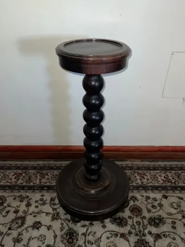 Antiga Coluna Manuelino Cantoneira Colonial madeira nobre pés bolacha base redonda-