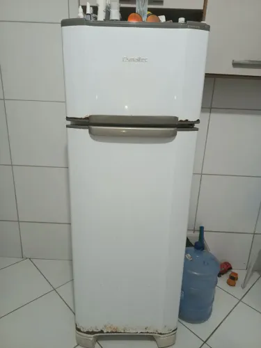 Vendo uma geladeira