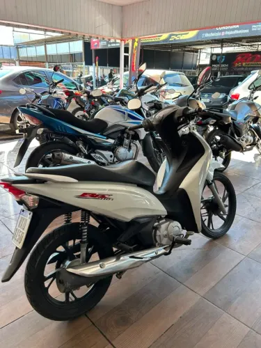 Biz 2023 110i Entrada R$ 1,500,00 no cartao e parcelas de R$ 395,00