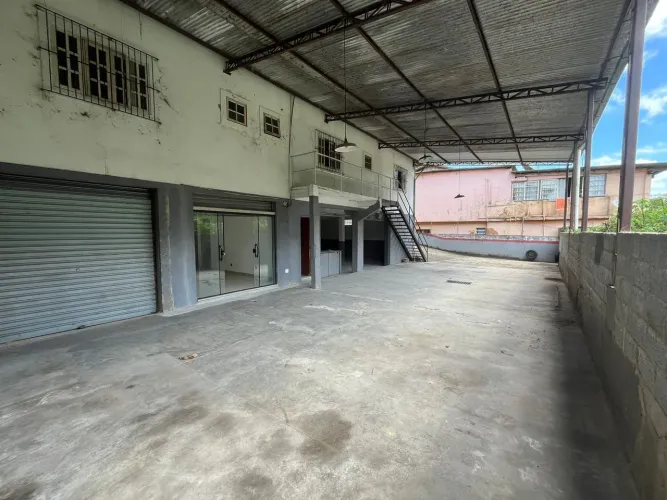 Itaipava (próx ao Farfarelo) - Galpão com 300m².