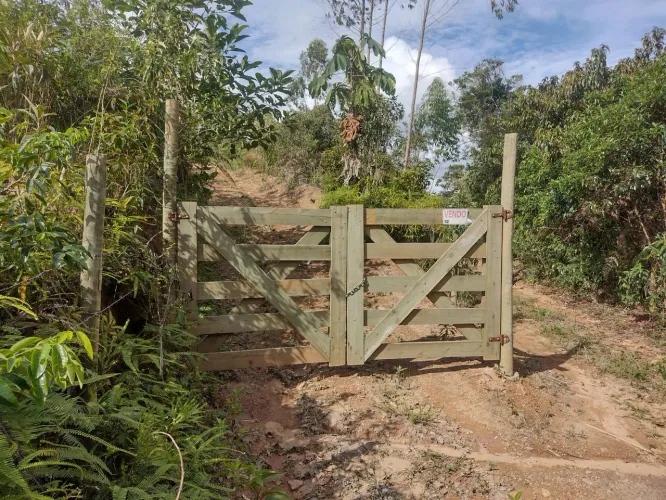 Chácara em santa Maria de Jetibá em frente barragem de rio bonito 3 km do asfalto .