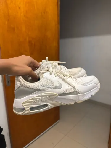 Nike Air Max Excee na coloração branco e prata feminino tamanho 41