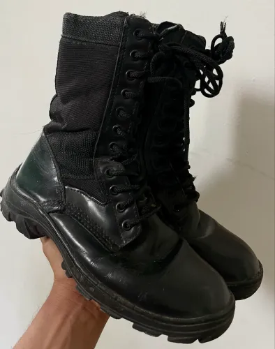 Vendo coturno preto