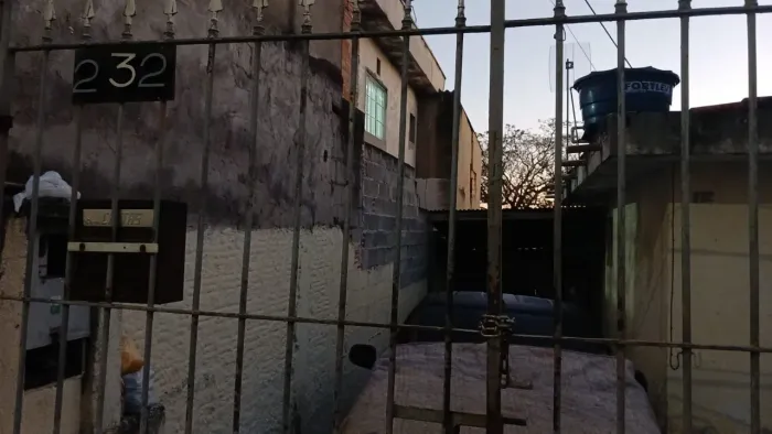 Terreno com casa antiga