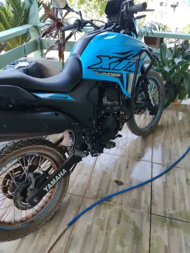 Vende se uma moto lander