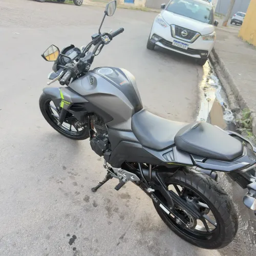 Vende-se FAZER 250 2024