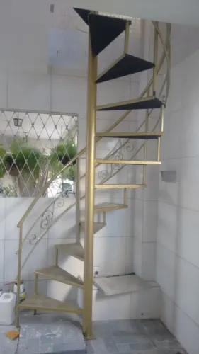 ESCADA CARACOL E RETA