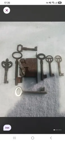 kit vintage com fechadura com chave + 7 chaves de ferro (circa 1950 -1970)