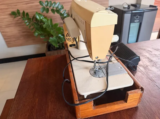 Máquina de costura singer