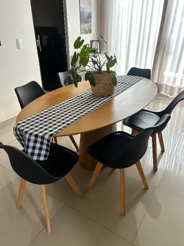 Mesa de jantar + 6 cadeiras 