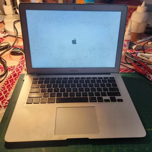 2 Notebooks Apple - Mac Book Pro e Mac Book Air