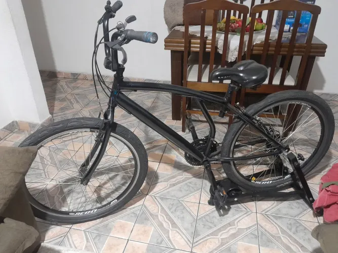 Bicicleta 26 e rolo de treino....