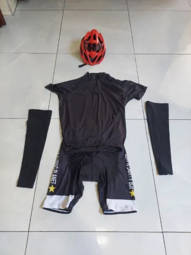 kit bermuda + camisa + capacete + oculos + manguito