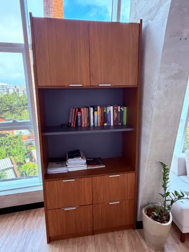 Estante (móvel)  para livros e pastas 